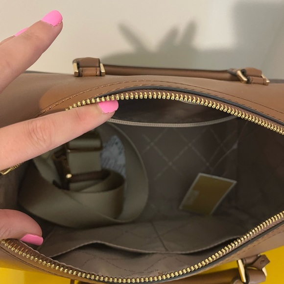 Michael Kors purse - Picture 1 of 3